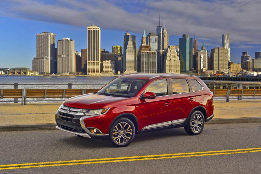  Mitsubishi Outlander 2015 года  (US) (фото 30 из 41)